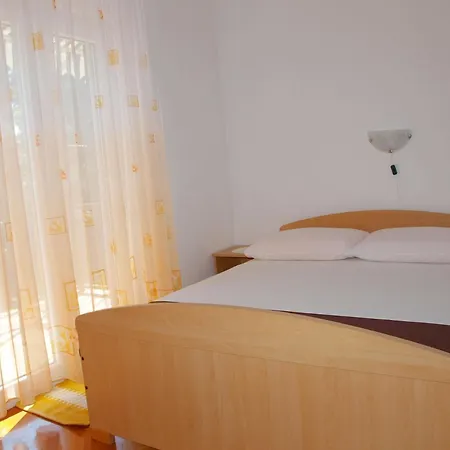 Mirja - 100m From The & Parking *