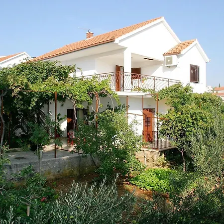 Mirja - 100m From The & Parking Apartment
