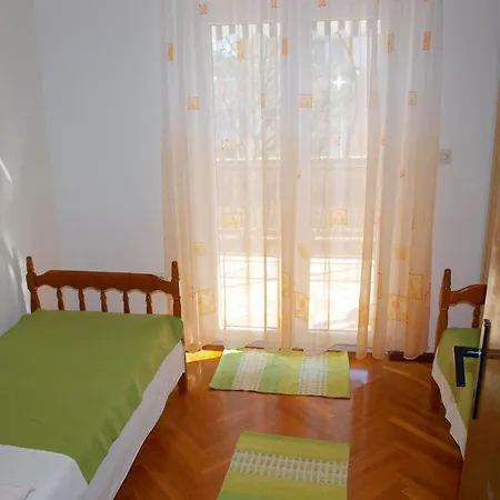 Mirja - 100m From The & Parking *