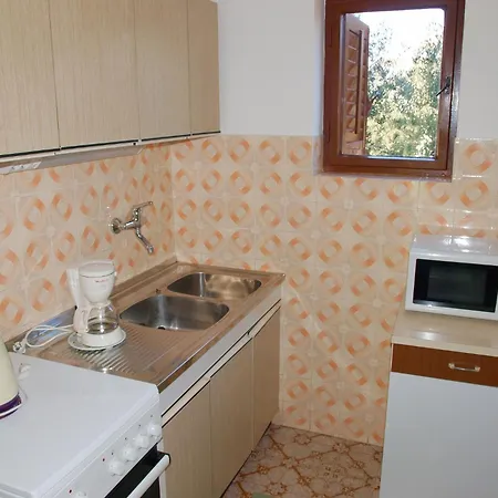 Apartment Mirja - 100m From The & Parking *